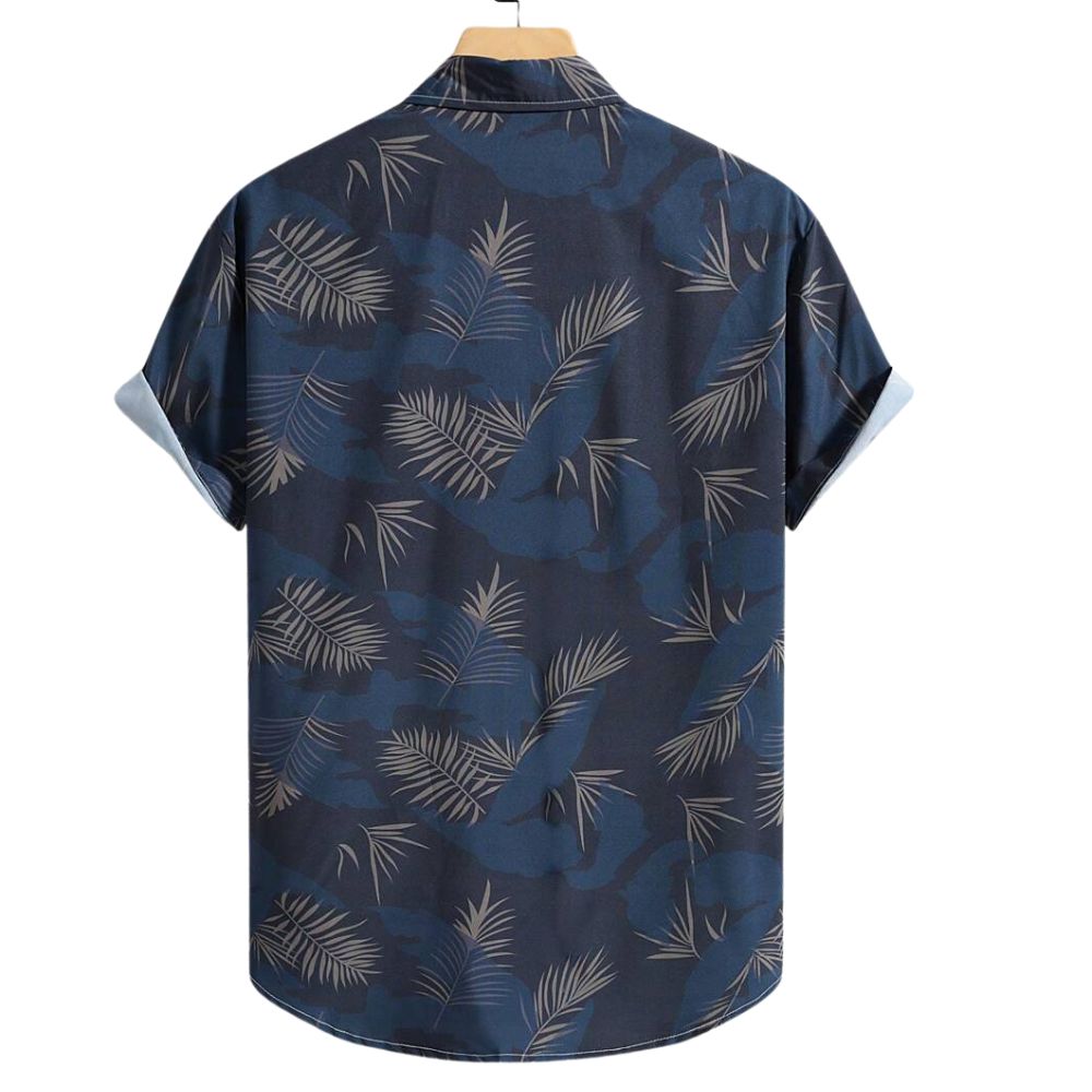 Vista traseira da camisa masculina Vinser Porto de Galinhas azul-marinho com estampa de folhas tropicais, manga curta e acabamento premium
