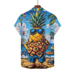 Parte traseira da Camisa Vinser Porto Seguro com estampa tropical de abacaxi e praia
