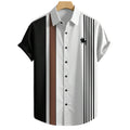 Vista frontal da Camisa Vinser Positano Branca com design em blocos nas cores branco, preto e marrom, listras verticais, manga curta, gola tradicional e caimento leve, ideal para um visual moderno, elegante e sofisticado.
