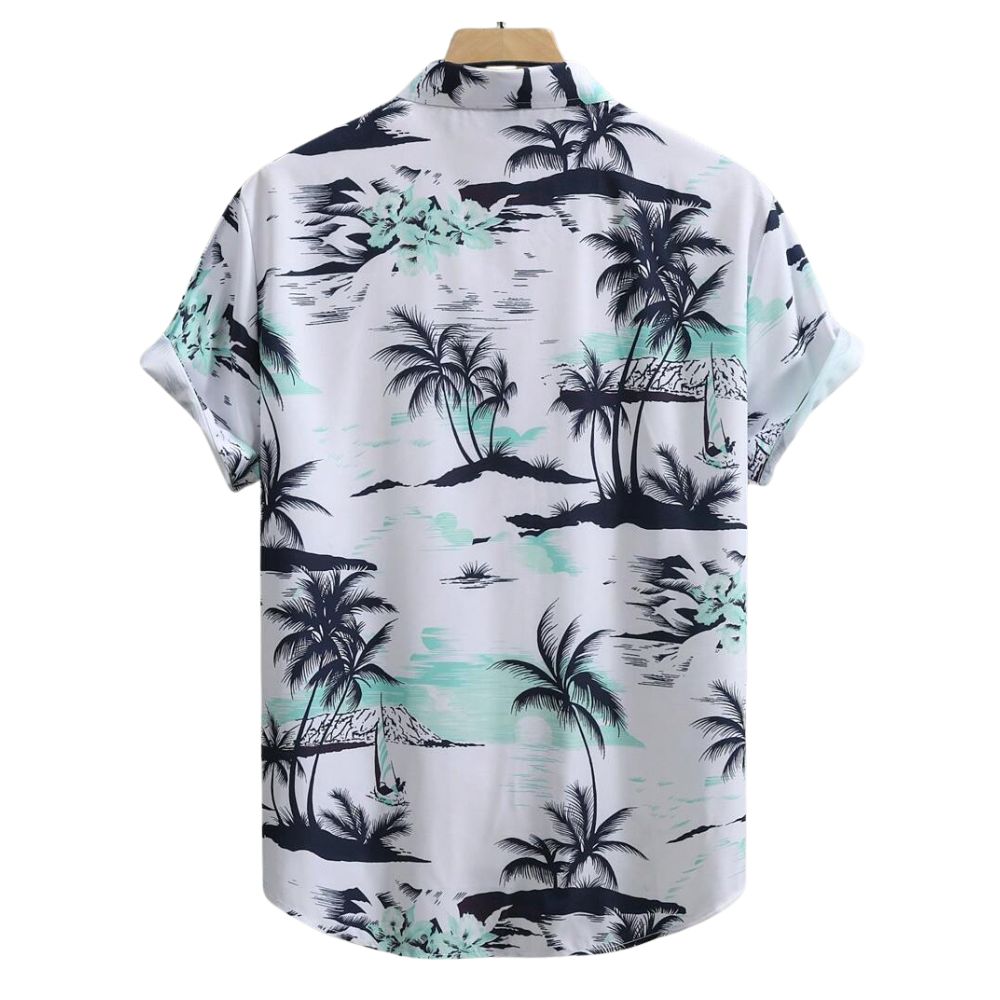 Camisa masculina Vinser Praia do Forte estampada, vista traseira, com manga curta, fundo branco e estampa tropical de coqueiros em tons de preto e verde-água. Tecido leve, respirável e acabamento premium.