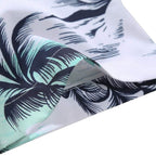 Detalhe da manga da camisa masculina Vinser Praia do Forte com estampa tropical de coqueiros em preto e verde-água sobre fundo branco. Acabamento premium, costura reforçada e tecido leve, macio e respirável.