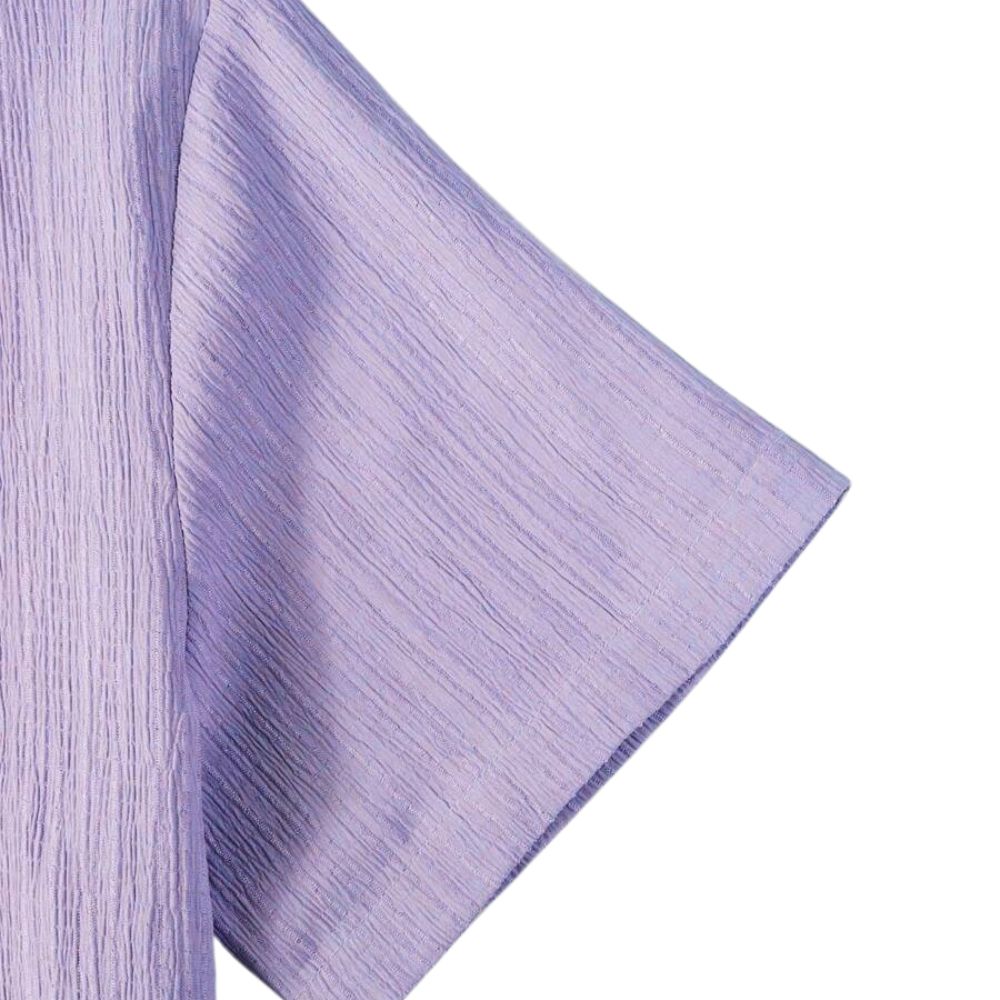 Detalhe da manga curta da Camisa Vinser Provence lilás