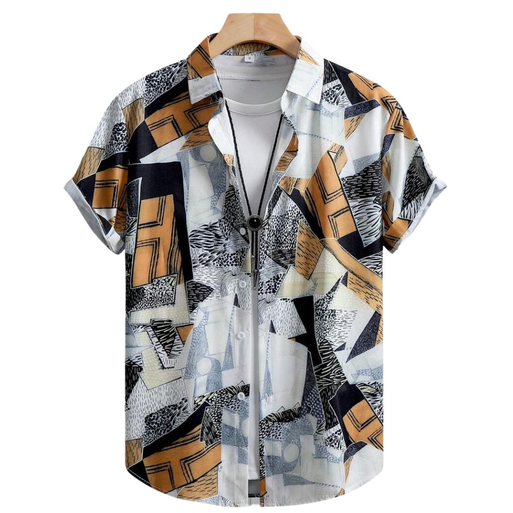 Camisa masculina Vinser Riviera Geo vista frontal, com estampa geométrica em tons de bege, preto, branco e cinza, manga curta, gola cubana e caimento leve.