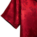 Detalhe da manga da camisa masculina Vinser Riviera vermelha com textura floral e acabamento premium