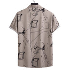 Costas da Camisa Vinser Rota, com estampa minimalista de traços artísticos em preto sobre fundo bege, confeccionada em tecido leve com caimento confortável e acabamento refinado.