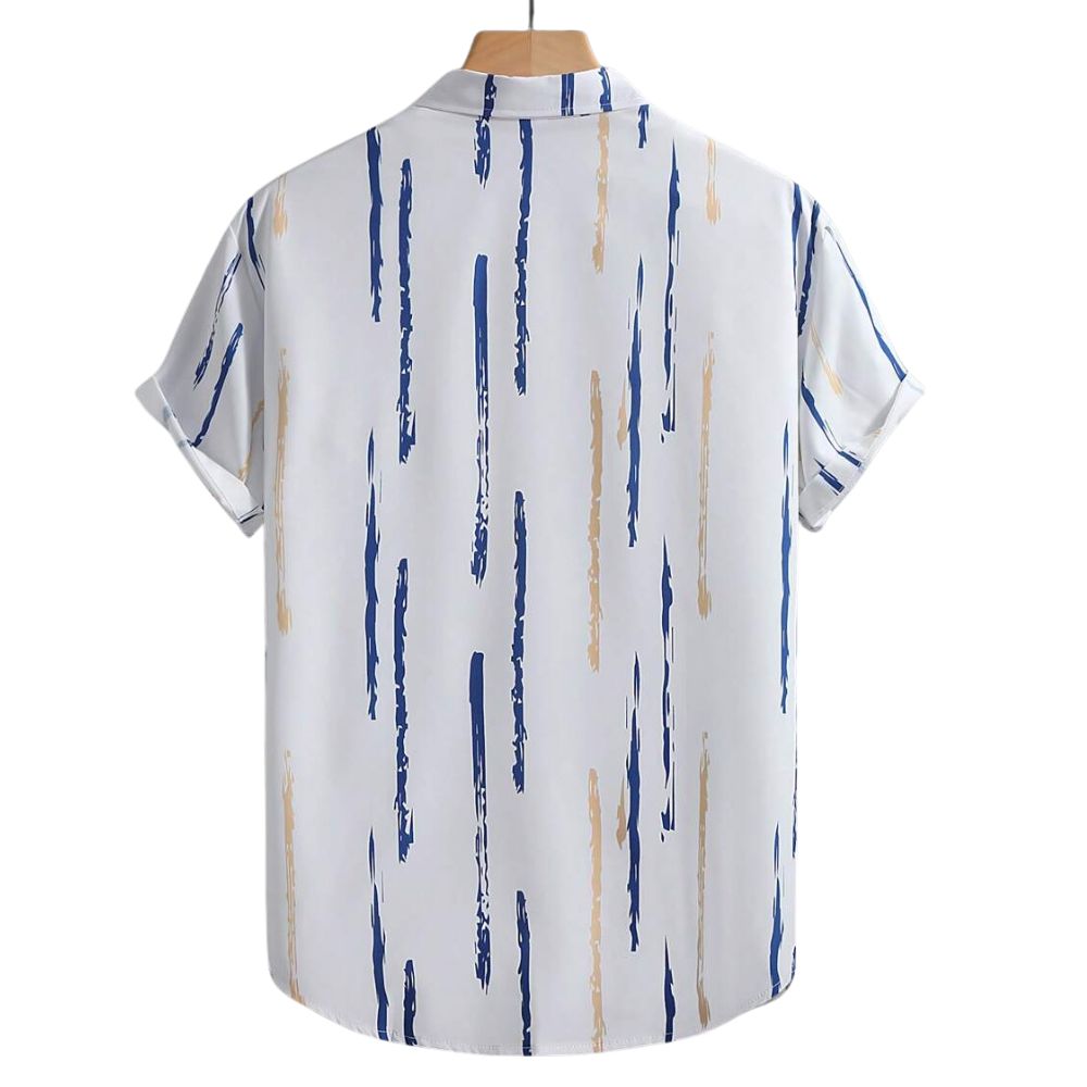 Vista traseira da Camisa Vinser Santorini com estampa listrada vertical em azul e bege sobre fundo branco, modelagem de manga curta, gola tradicional e caimento leve, destacando o acabamento refinado e o design elegante.