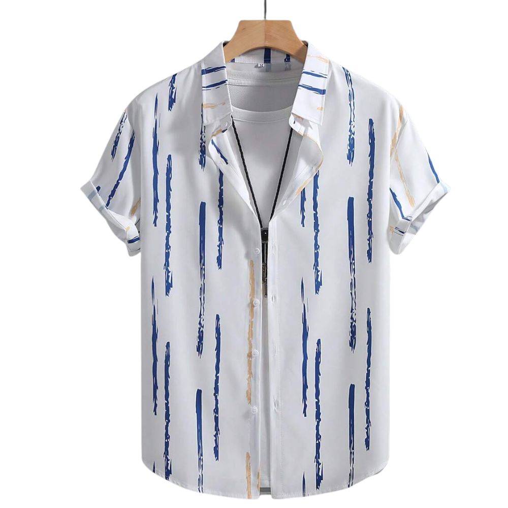 Vista frontal da Camisa Vinser Santorini com estampa listrada vertical em azul e bege sobre fundo branco, manga curta, gola tradicional e caimento leve, ideal para um visual elegante, fresco e sofisticado.