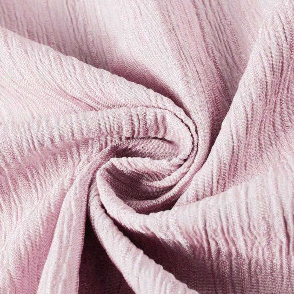 Detalhe do tecido rosa texturizado da Camisa Vinser Santos