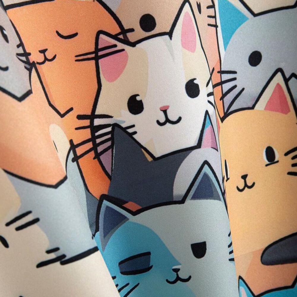 Detalhe do tecido da Camisa Vinser Saquarema com estampa de gatos coloridos