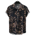 Vista frontal da Camisa Vinser Selva Noturna, com estampa floral em tons terrosos sobre fundo preto, modelagem de manga curta e caimento leve para um visual elegante e sofisticado.