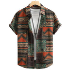 Vista frontal da Camisa Vinser Terral com estampa patchwork em tons de terracota, verde-musgo, bege e marrom, manga curta, gola tradicional e caimento leve, ideal para um visual casual sofisticado e confortável.