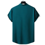 Vista traseira da camisa masculina Vinser Verde Escuro Sakura em tom verde petróleo, com modelagem reta, gola padre, mangas curtas e tecido leve com acabamento premium.